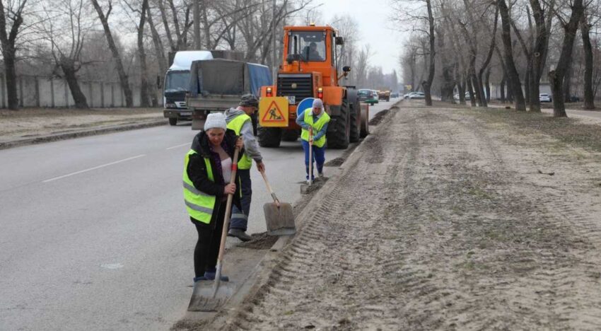 Для ускорения уборки песка комбинатам благоустройства в Воронеже срочно требуются работники