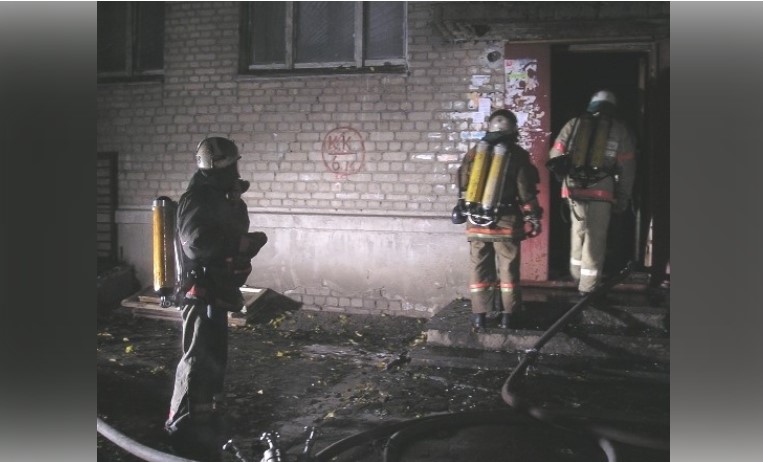 В Северном микрорайоне Воронежа ночью из-за пожара из 9-этажки эвакуировали 50 человек