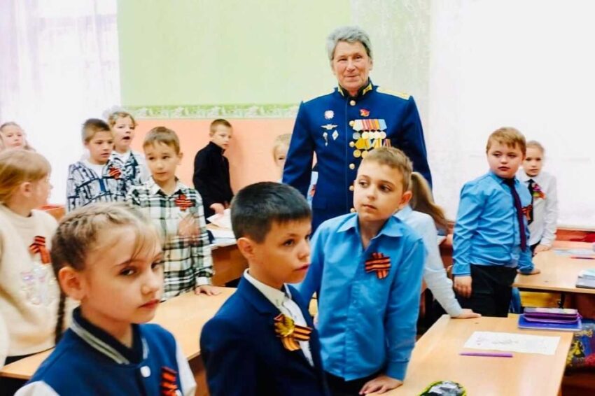 Для богучарских школьников «Единая Россия» провела акцию «Единство поколений – единство страны»