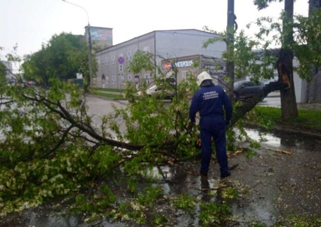 Мэр держит на контроле работы по устранению последствий накрывшего Воронеж урагана