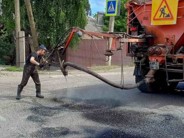 В Ленинском районе Воронежа продолжают ремонт улично-дорожной сети