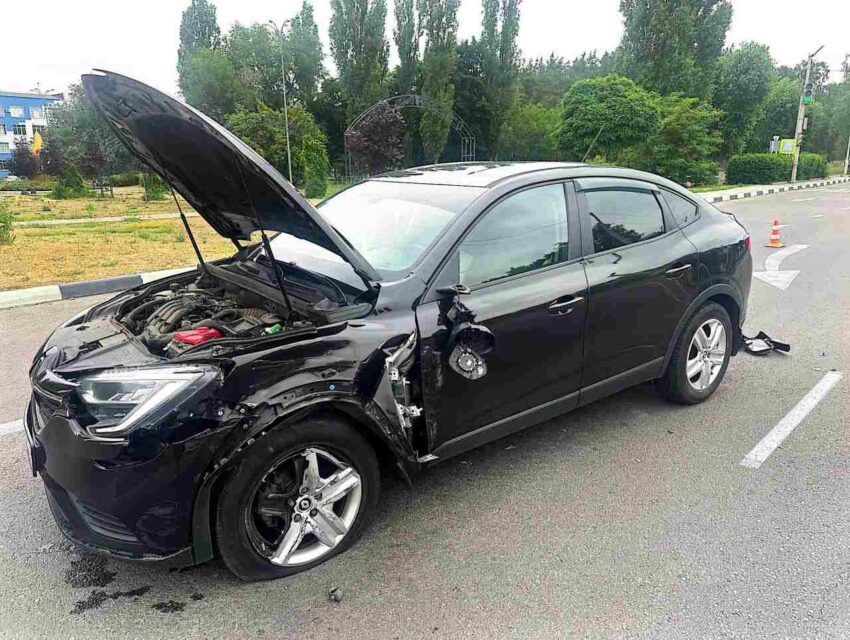 В столкновении Renault и Volkswagen в Нововоронеже пострадали две женщины