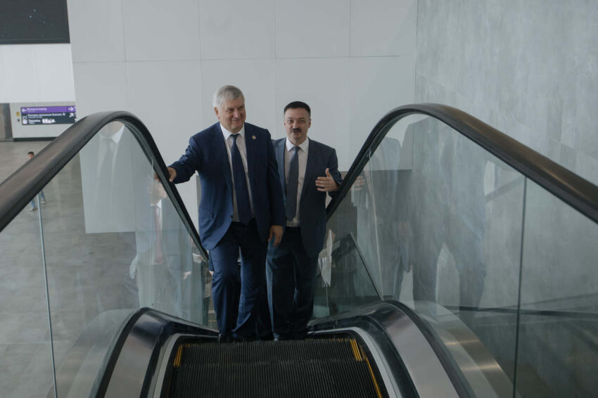 Новый терминал аэропорта посетил воронежский губернатор Александр Гусев