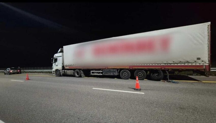 Ремонтировавшего колесо водителя грузовика сбила «Лада Калина» на воронежском участке М-4 «Дон»