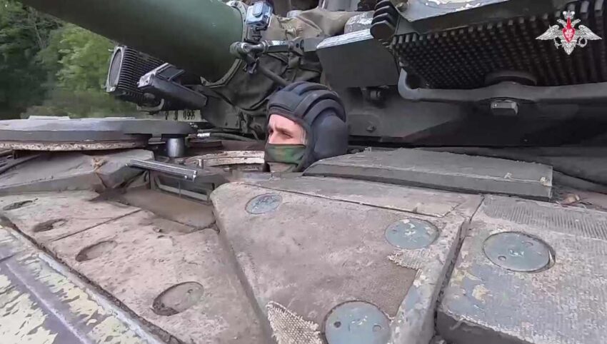 Минобороны: пункт управления беспилотниками ВСУ уничтожили экипажи танков Т-90А