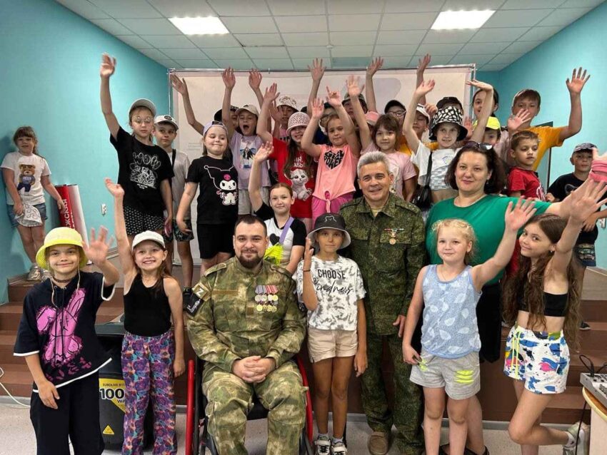 Ветераны СВО провели урок мужества в воронежском лагере «Кировец»