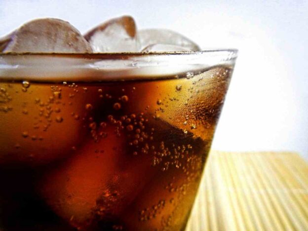 Напитки со льдом в жару опасны потерей сознания