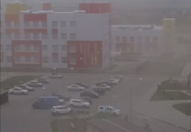 Появилось видео песчаной бури, накрывшей часть Воронежа во время непогоды