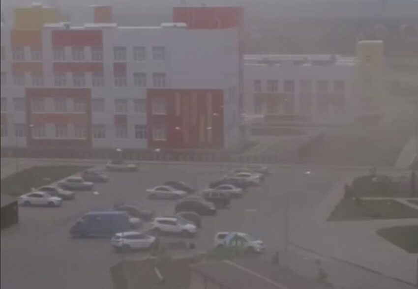 Появилось видео песчаной бури накрывшей часть Воронежа во время непогоды