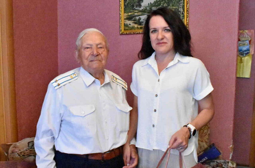 В Воронеже с 99-летием поздравили ветерана