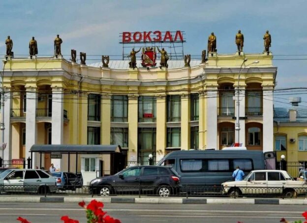 Со здания вокзала в Воронеже на две недели уберут светящуюся надпись