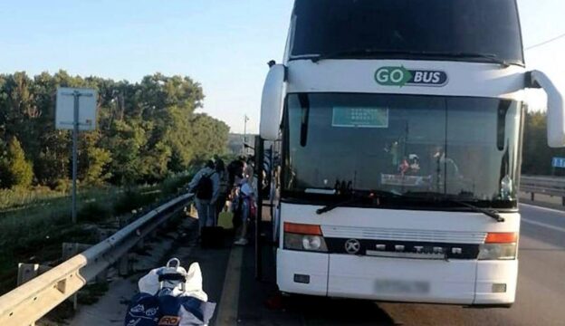 Двигатель вспыхнул в туристическом автобусе с пассажирами на воронежской трассе
