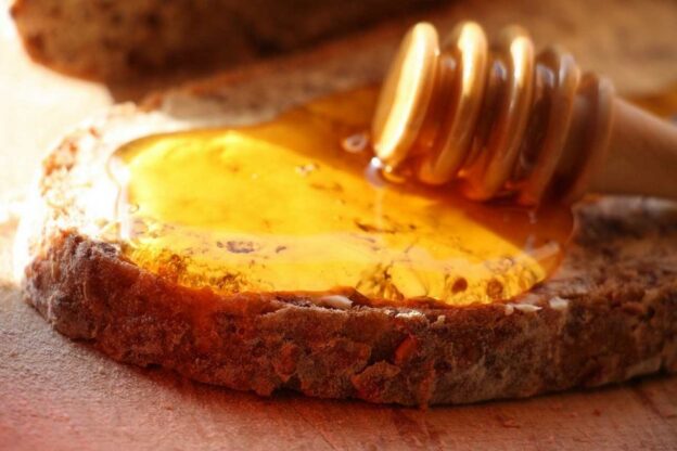 Фальсифицированный мед нашли в сетевых магазинах эксперты Роскачества