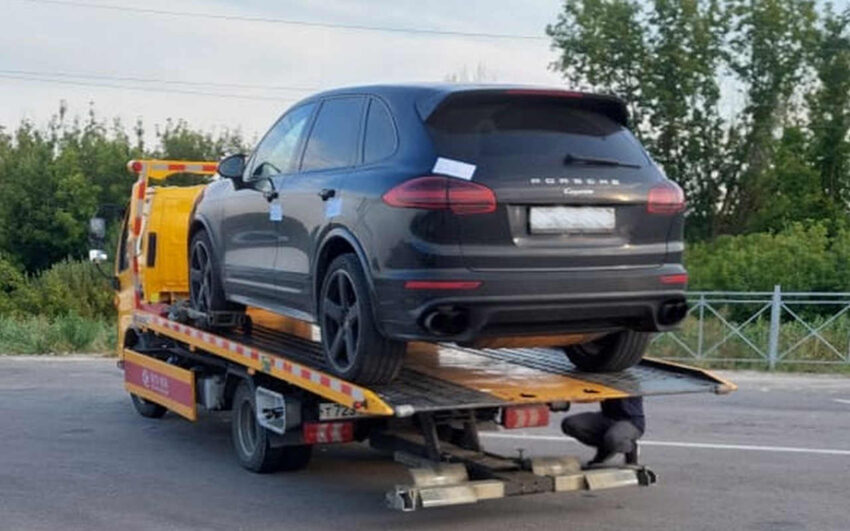 За невыплаченный кредит и штрафы у воронежца отобрали Porshe Cayenne