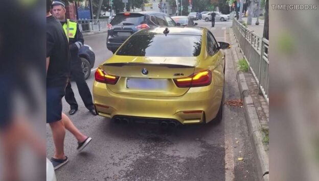 В Воронеже гонщика на «золотой» BMW задержали после дрифт-шоу у ВГУ