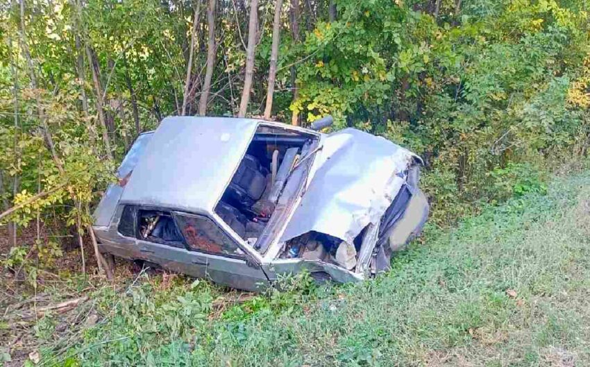 В больницу после опрокидывания автомобиля на воронежской трассе попал пьяный водитель