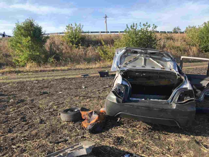 На воронежской трассе два человека погибли в перевернувшейся иномарке