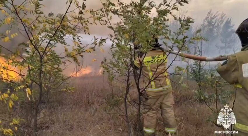 В микрорайоне Сомово в Воронеже ликвидировали крупный пожар