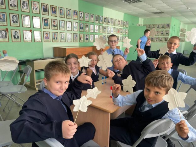 В Ленинском районе Воронежа школьники реализуют уникальный волонтерский проект Добрые шаги