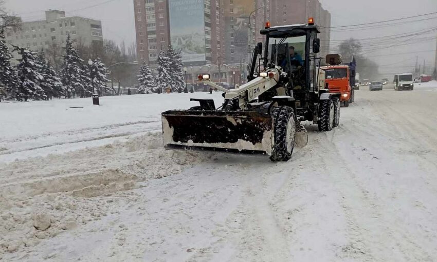 В Воронежской области ведется очистка дорог от снега