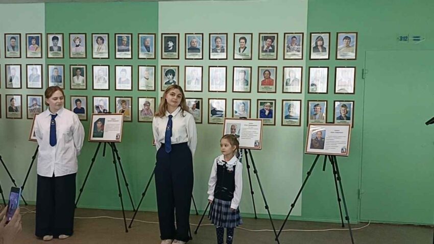 В Ленинском районе Воронежа открылась уникальная фотовыставка, посвященная защитникам Родины