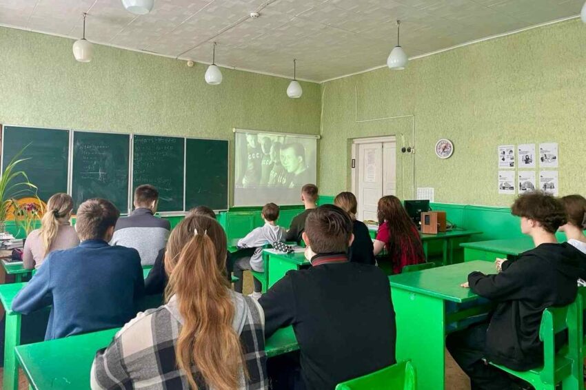 «Единая Россия» организовала в регионе для школьников акцию «Международный фестиваль спортивного кино»