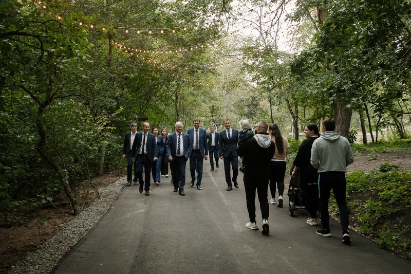 Официально