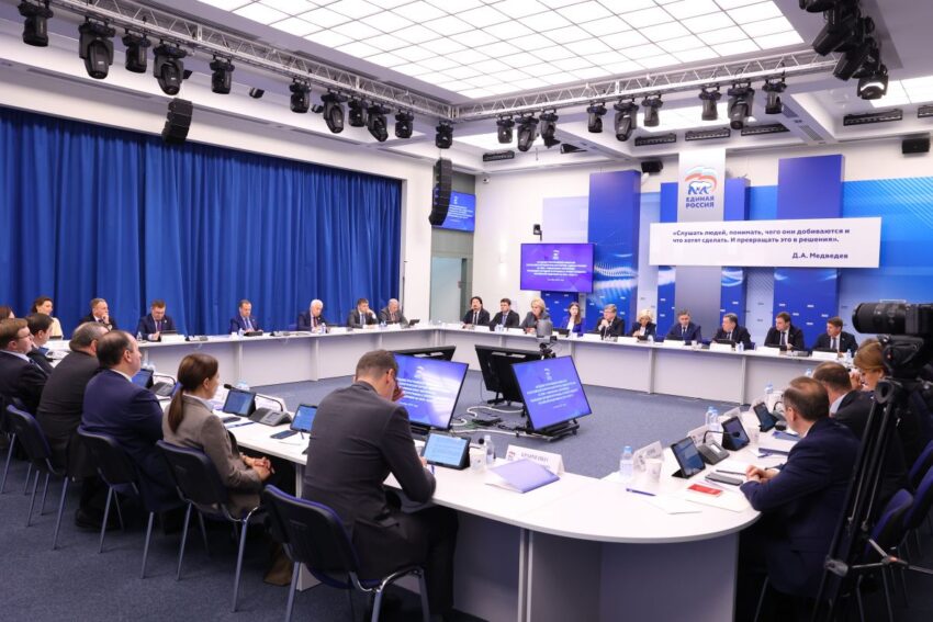 Социальные обязательства, обороноспособность, национальные цели: «Единая Россия» обеспечит финансирование народной программы в проекте бюджета В России