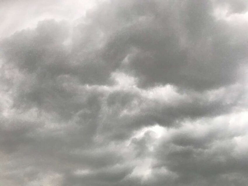 Торговый центр повредили обломки БПЛА в Воронежской области