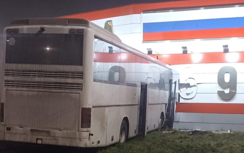 В ДТП с междугородним автобусом на воронежской трассе пострадали 5 пассажиров