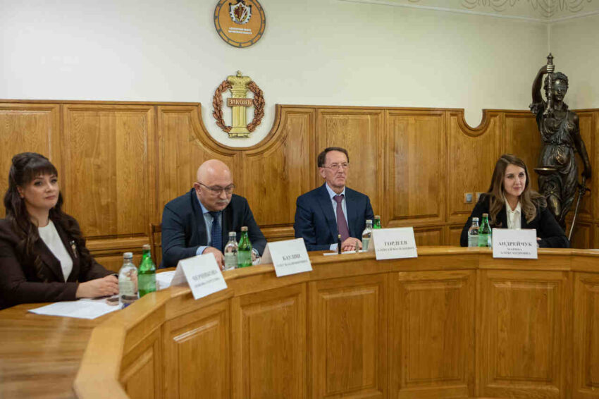 Жизнь партийная