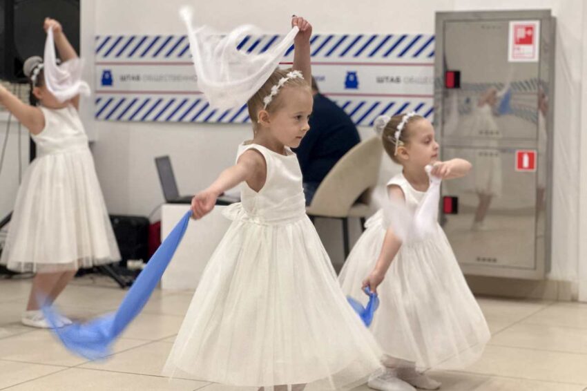 В Штабе общественной поддержки Единой России прошел праздничный концерт для воронежских мам