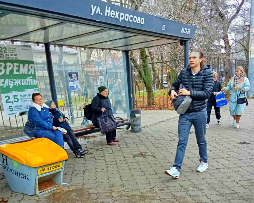 Противогололедные контейнеры устанавливают на воронежких остановках ЖКХ