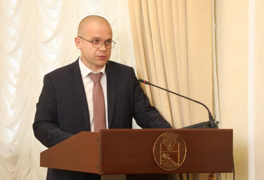 Глава Железнодорожного района рассказал мэру Сергею Петрину о приоритетных направлениях работы на 2026 год Официально