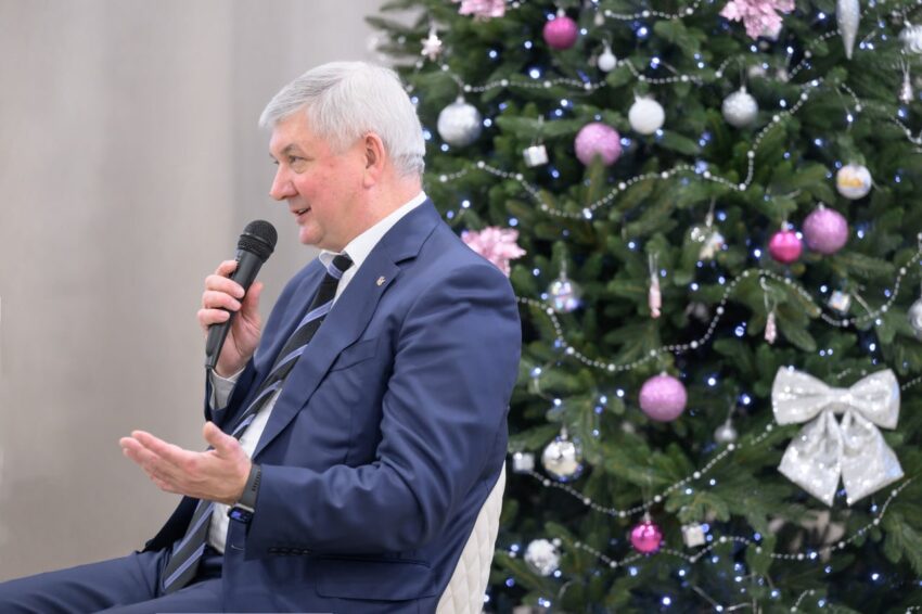 Александр Гусев в День волонтера ответил на вопросы членов Общественной палаты Воронежской области Официально