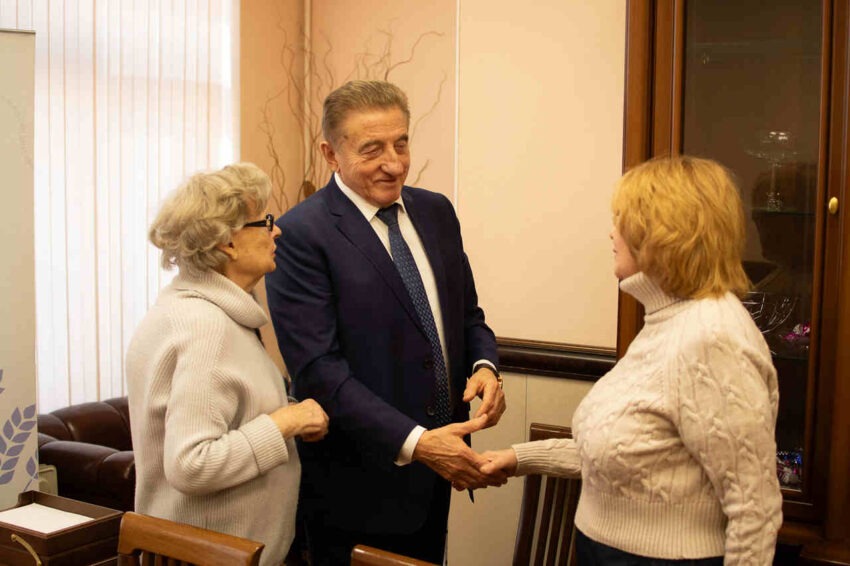 Официально