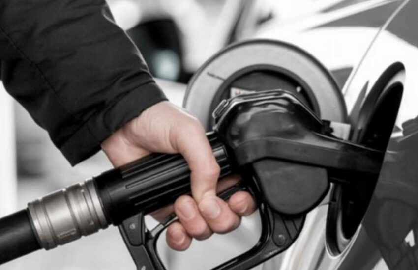 Бензин продолжает стремительно дорожать на воронежских заправках Авто