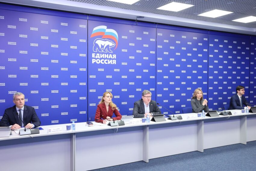 Жизнь партийная