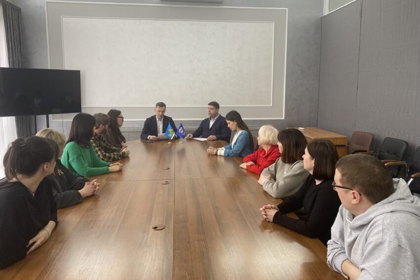 Жизнь партийная