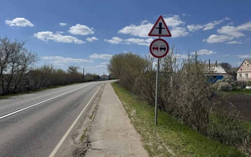 На трассе под Воронежем мотоциклист и его пассажирка разбились насмерть