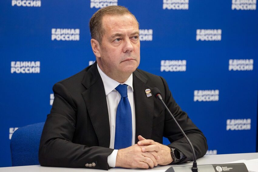 Дмитрий Медведев — участникам предварительного голосования «Единой России»: Попытки спрятать партийный политический статус будут жёстко пресекаться В России