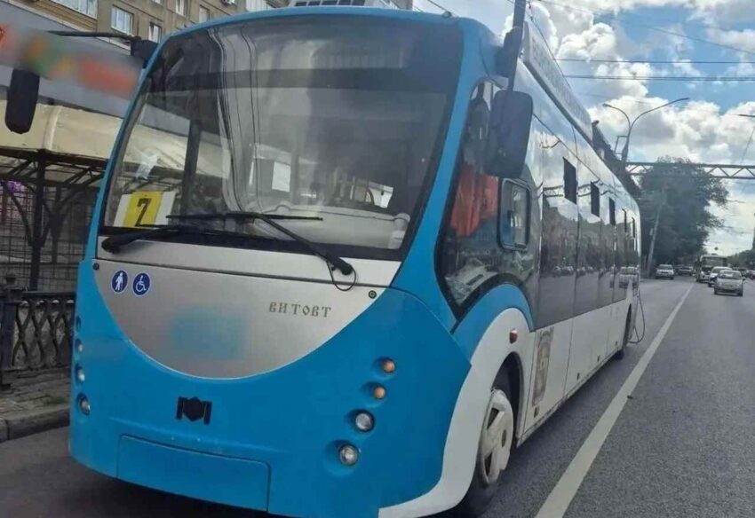 В Воронеже троллейбус наехал на женщину на пешеходном переходе Авто