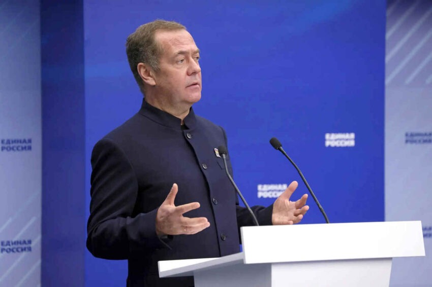 Медведев: почти три миллиона предложений поступило в народную программу Жизнь партийная
