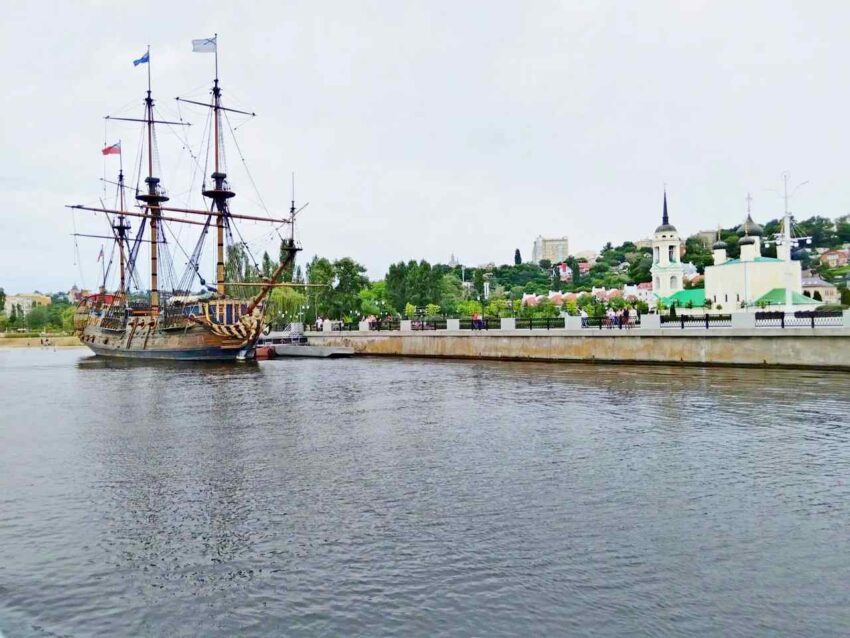Под контроль регионального правительства перейдет Петровская набережная в Воронеже Политика