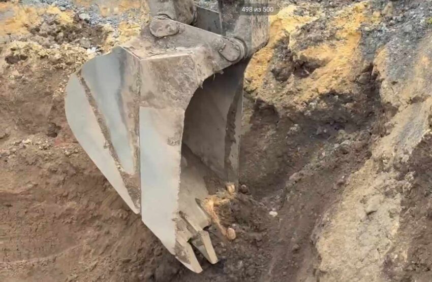 В Воронеже на коллекторе в Коминтерновском районе продолжаются аварийные работы ЖКХ
