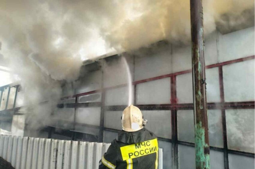 Под Воронежем тушили завод Происшествия. Криминал